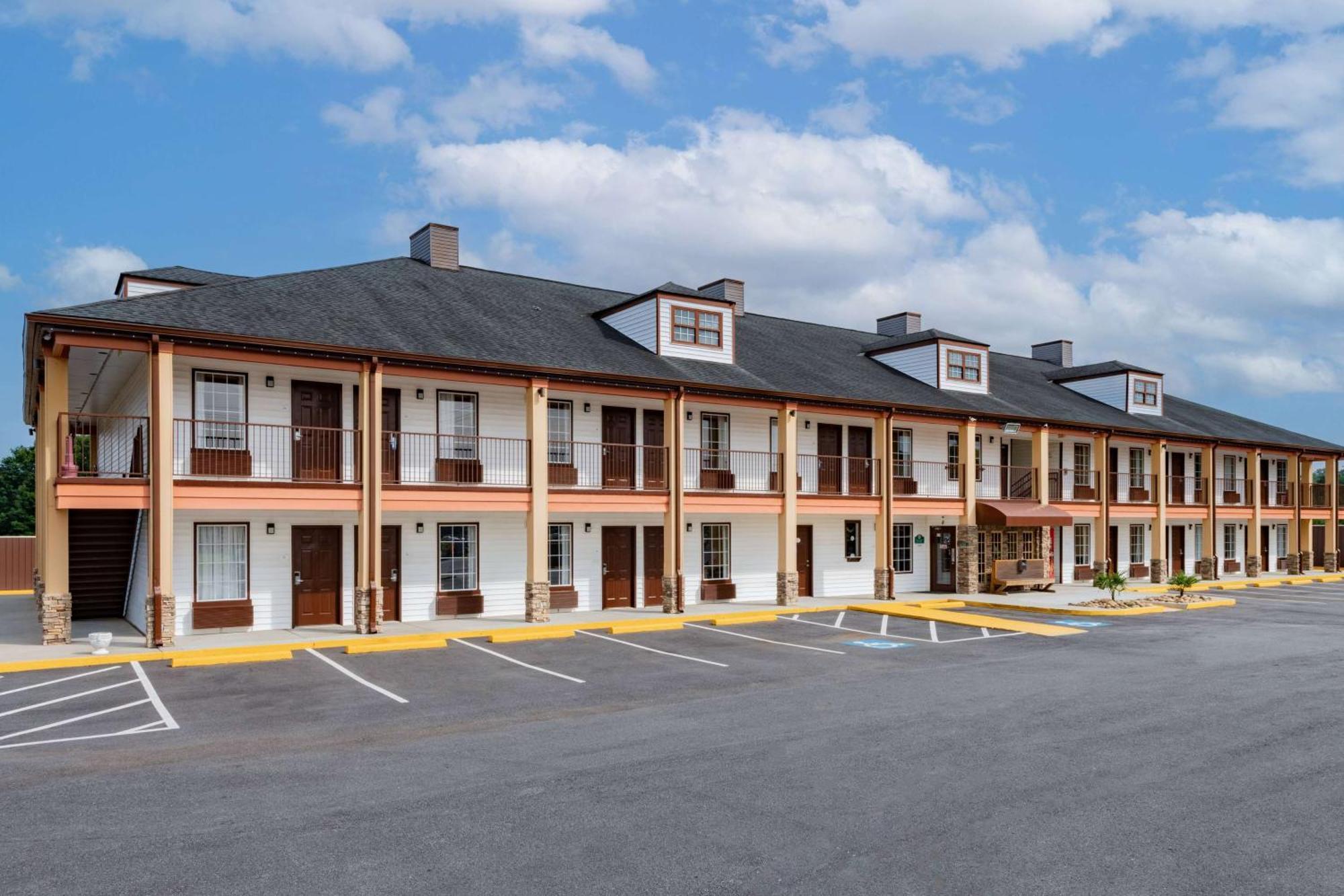 Baymont By Wyndham Commerce Ga Near Tanger Outlets Mall Dış mekan fotoğraf